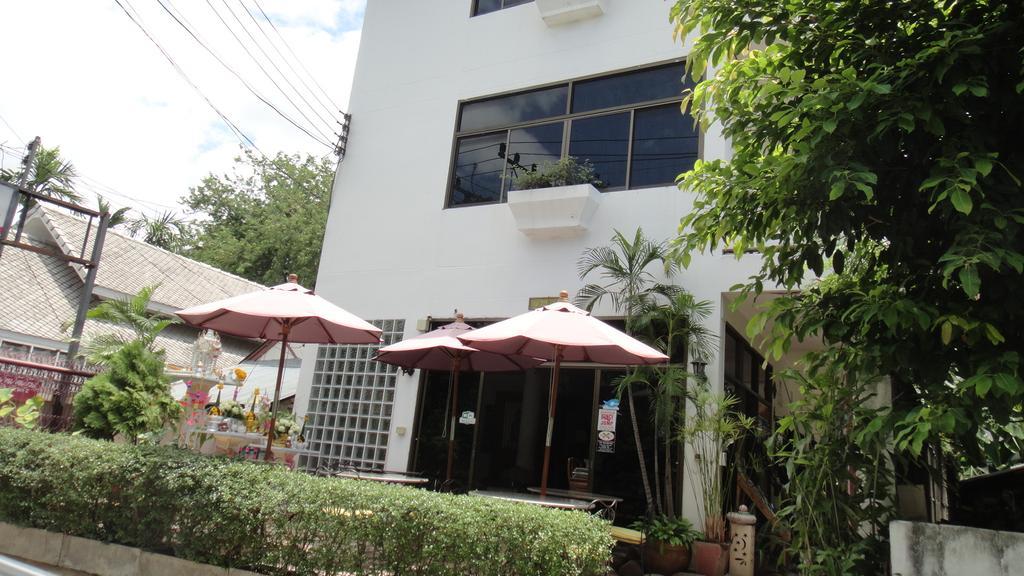 The Red Hibicus Guest House Chiang Mai Exterior foto