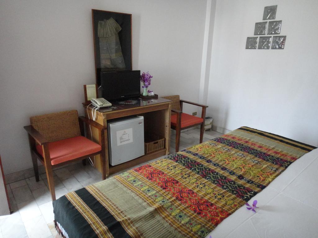 The Red Hibicus Guest House Chiang Mai Exterior foto